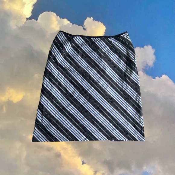 Liz Claiborne Blue Striped Skirt: Size 14 - Picture 2 of 4